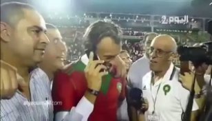 Le Roi Mohamed VI appelle le sélectionneur Hervé Renard après la qualification du Maroc