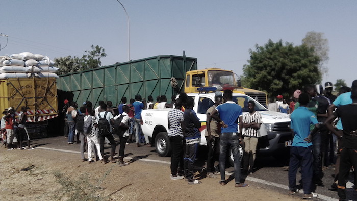 Sonacos Lyndiane : Les camions d'un opérateur ont bloqué ce matin l'entrée principale