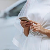 Trompée avant son mariage, elle lit les messages de son fiancé à sa maîtresse au lieu de ses vœux