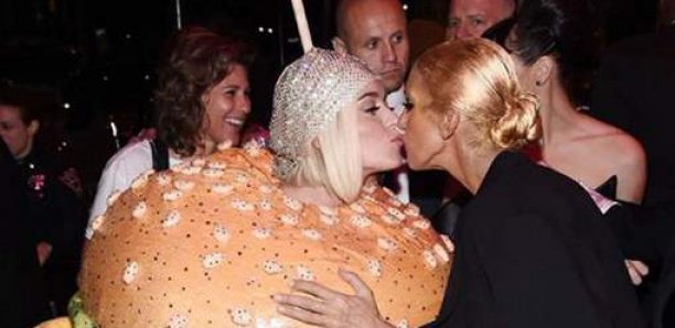 Le baiser qui a fait jaser à l'after party du MET Gala