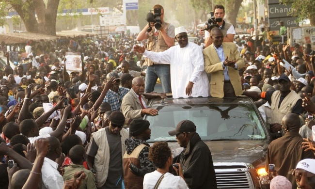 RETOUR DES SOCIALISTES AU POUVOIR : Macky promet la Primature à Tanor Dieng et au PS