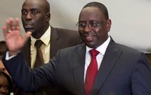 Macky Sall tempère les ardeurs : « L’argent du contribuable ne servira pas à acheter des voitures de luxe, des villas et chercher des femmes »