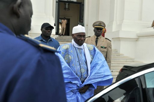 REDEVENU OPPOSANT : Abdoulaye Wade  vide le Palais  et plonge Macky Sall dans un désarroi total