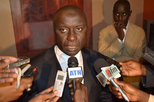 Mbaye Ndiaye délivre à Idrissa Seck le récépissé de Rewmi