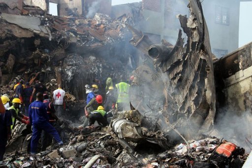 Nigeria: le bilan de l'accident d'avion s'alourdit avec les victimes au sol