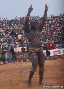 Modou Lô renoue avec la victoire sur décision arbitrale