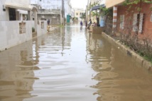 Dakar toujours sous les eaux après des pluies diluviennes (REPORTAGE)