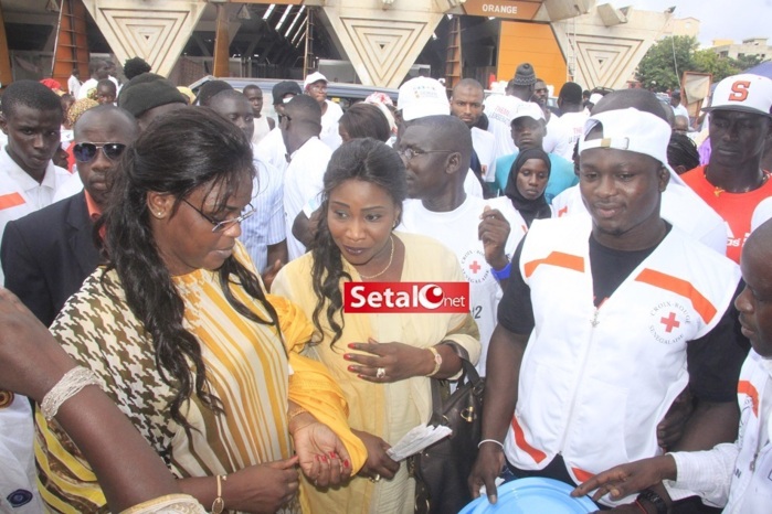 REGARDEZ. Marième Faye Sall en concert avec Modou Lô au secours des sinistrés logés au CICES