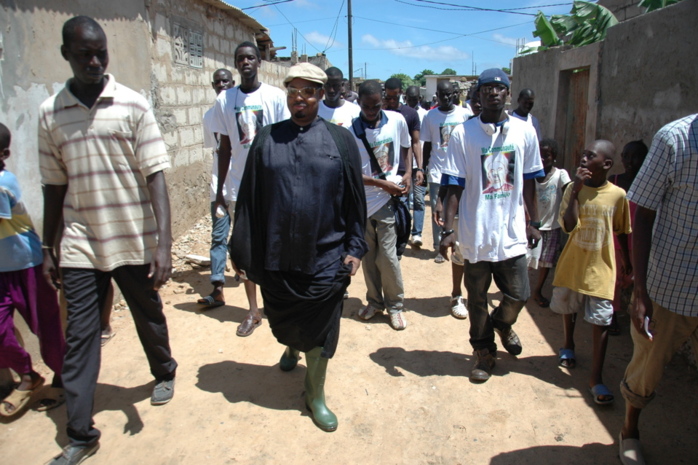 En visite dans certaines zones inondées de la  grande banlieue dakaroise :Ameth Khalifa Niasse lance des missiles dans le «  Macky »