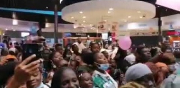 Regardez la foule impressionnante qui a accueilli les acteurs de MDHM à Abidjan