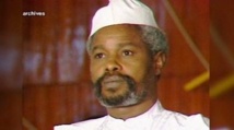 RETRO/Le Sénégal adopte une loi sur un tribunal spécial pour juger Hissène Habré