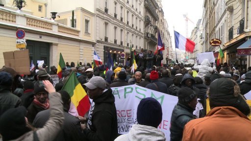 Des Maliens manifestent à Paris leur reconnaissance à la France