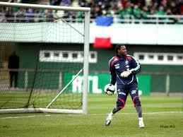 La presse ne rate pas Mandanda