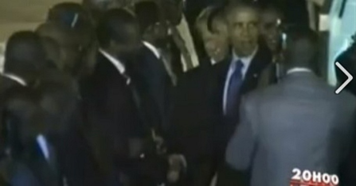 REGARDEZ. Arrivée de Obama à Dakar : Youssou Ndour ravit la vedette à Macky Sall