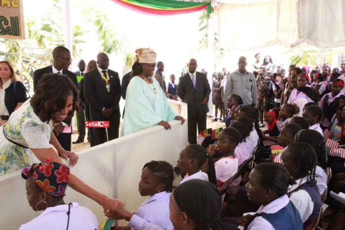 Michelle Obama et les filles du collège Martin Luther King  à Dakar!