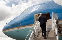 Obama embarque dans Air Force One pour l'Afrique du Sud