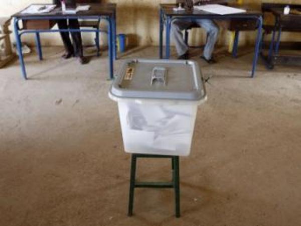 Mali: début du vote dans les bureaux qui ouvrent au fur et à mesure