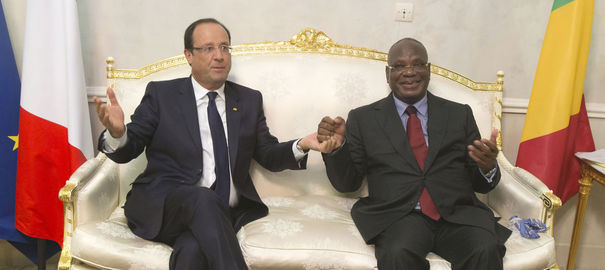 Mali: le président Keïta écourte sa visite en France