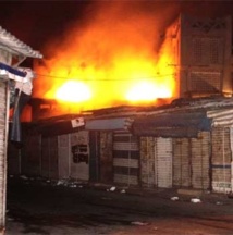 L’incendie du marché Sandaga profite aux libéraux