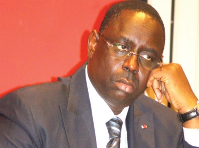 Macky Sall réduit de moitié les forfaits téléphoniques des ayants droit