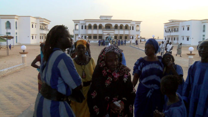 Touba- Les Baye-Fall  gâtent le  Khalife  en biens!