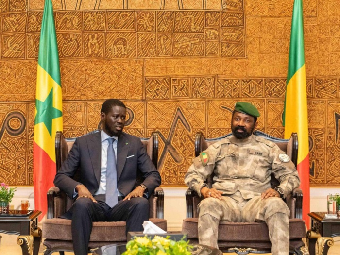 En visite au Mali: Bassirou Diomaye Faye accueilli par le Colonel Assimi Goita