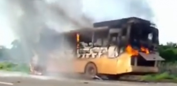 Kédougou: Un bus de Dakar Dem Dik prend feu