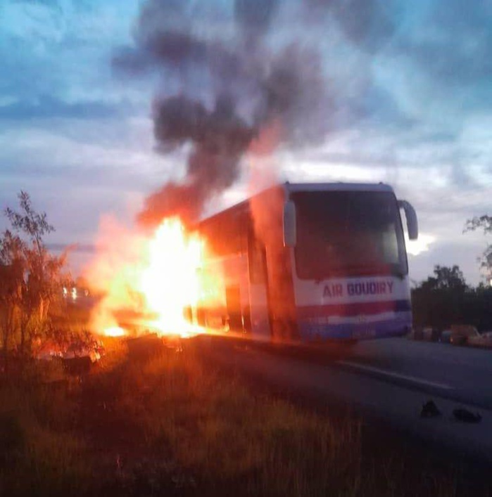 Goudiry : un bus prend feu, aucune perte en vie humaine (source sécuritaire)