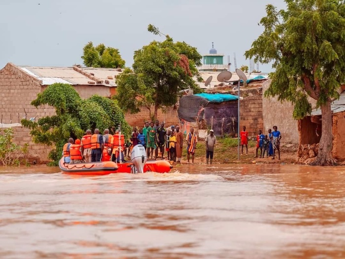 Crue du fleuve Sénégal : Thierno Madani Tall collecte 10 millions F CFA, 30 tonnes de riz, 425 colis de friperie et...