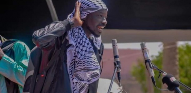 Karim Xrum Xax interpellé devant l'Assemblée nationale