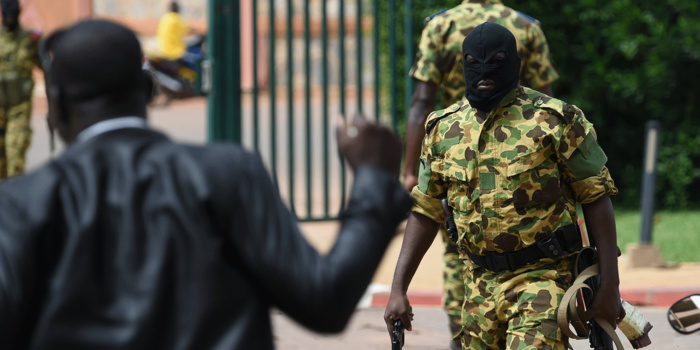 Ils tiraient sur les gens à bout portant": les témoignages glaçants des rescapés des attentats de Ouagadougou