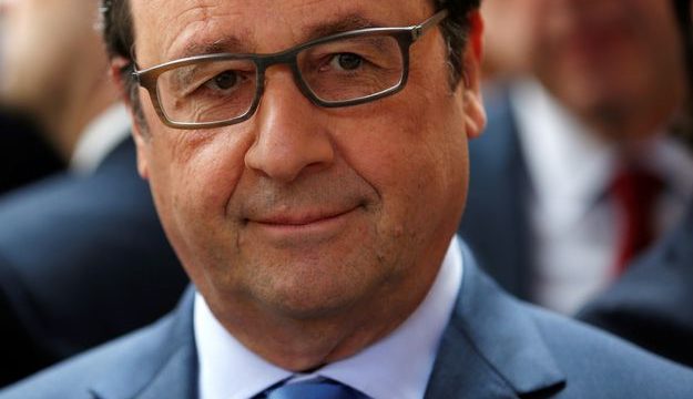 Un gendarme tire par accident pendant un discours de Hollande