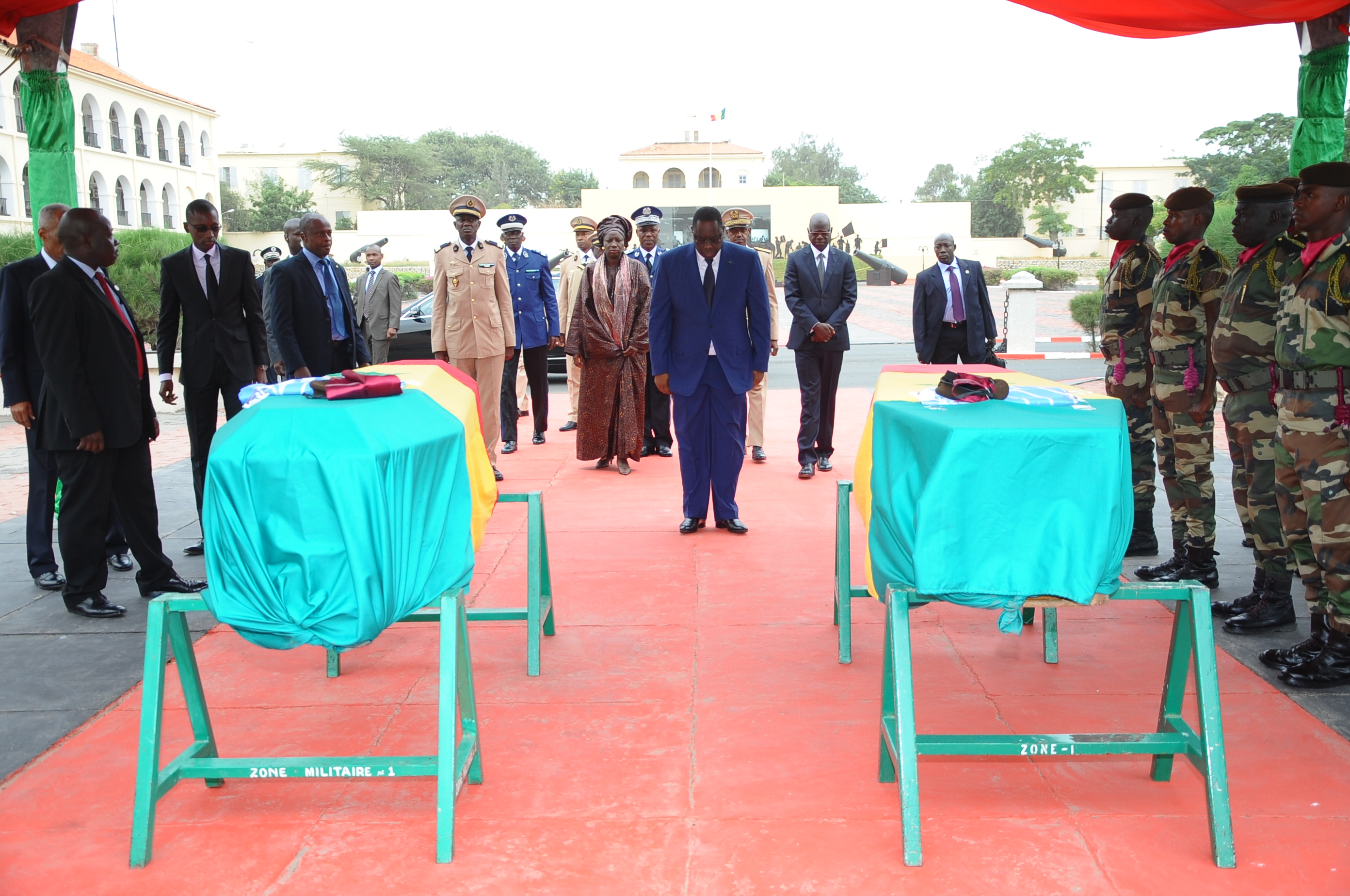 REGARDEZ. La République rend hommage aux deux soldats tués au Mali