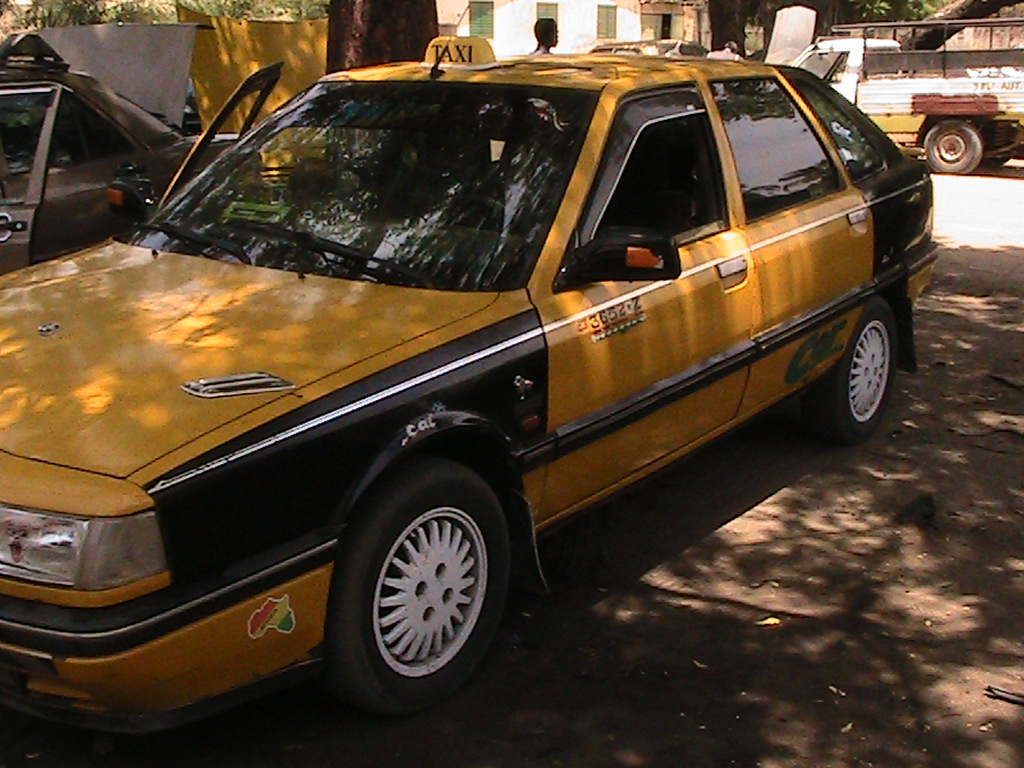 Ziguinchor : Bintou Sagna sort d’un taxi, tombe et meurt