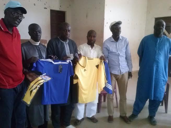 El Malick Seck offre deux jeux de maillots, une enveloppe financière et va sponsoriser le club Mbaxaan de la zone Nord