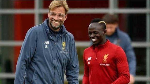 Liverpool: Klopp pas sûr que Salah et Mané prolongent, malgré l'extension de son contrat