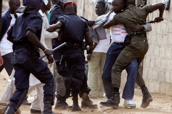 Dakar : vingt neuf(29) manifestants arrêtés puis libérés