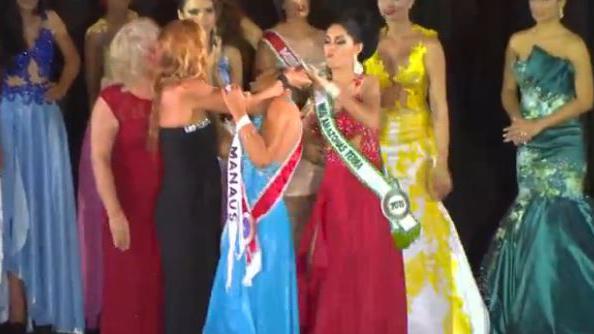 Brésil : Miss Amazonie se fait arracher sa couronne par sa rivale