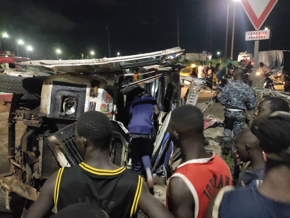 Un car "Ndiaye Ndiaye" se renverse et fait plusieurs blessés à l'entrée de Keur Massar