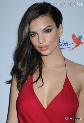 Emily Ratajkowski : encore un décolleté de folie pour la bombe