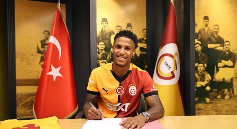 Galatasaray officialise l’arrivée d’Ismail Jakobs