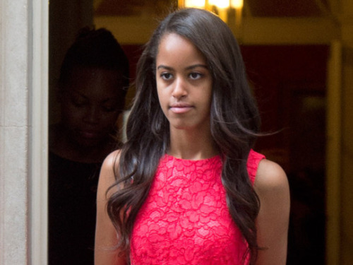 Malia Obama : un cliché de la fille du Président fait (encore) polémique