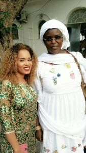 Rama Aidara, la nouvelle femme de Mara Ndiaye pose avec la première dame Marieme Sall