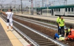 En Italie, une femme est heurtée par un train, cet homme prend un selfie