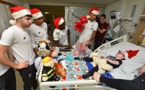 PHOTOS - Sadio Mané se déguise en père Noël dans un hôpital pour enfants …