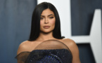 « Forbes » retire son titre de milliardaire à Kylie Jenner, soupçonnée d’avoir menti sur sa fortune.