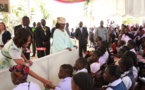 Michelle Obama et les filles du collège Martin Luther King  à Dakar!