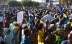 Meeting du (PDS) et alliés: Les militants de la banlieue bloqués sur la route !!