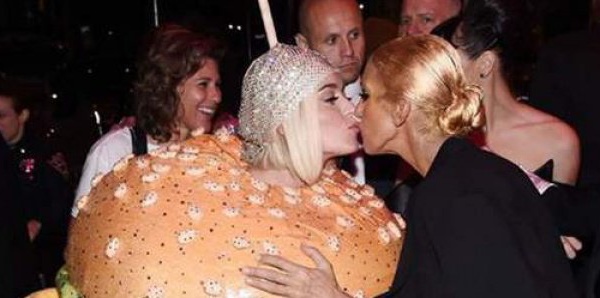 Le baiser qui a fait jaser à l'after party du MET Gala