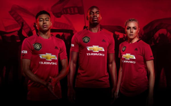 Adidas dévoile le nouveau maillot « Old school » de Manchester United